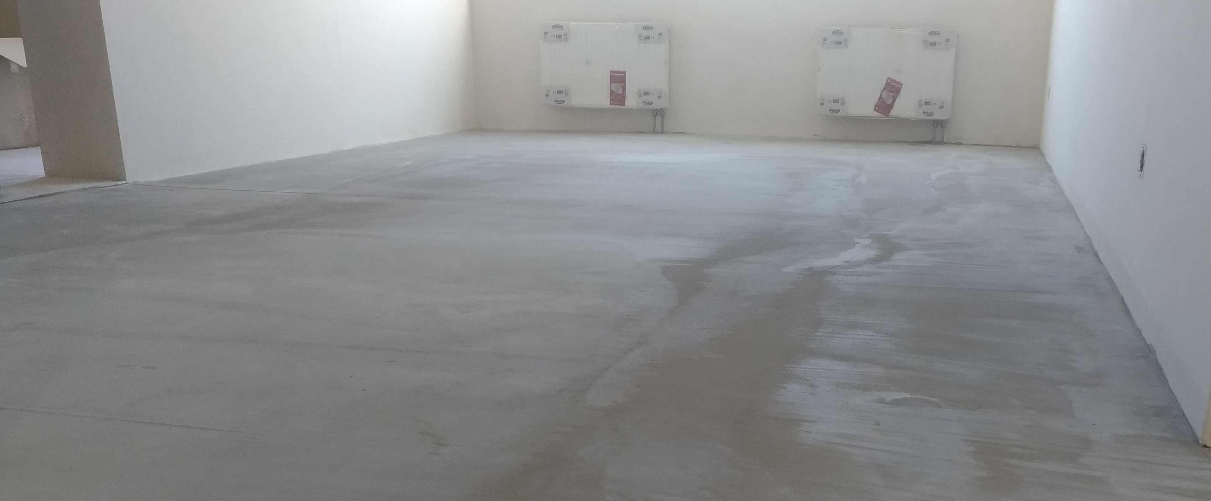 Entfernen von Tapeten und Linoleum