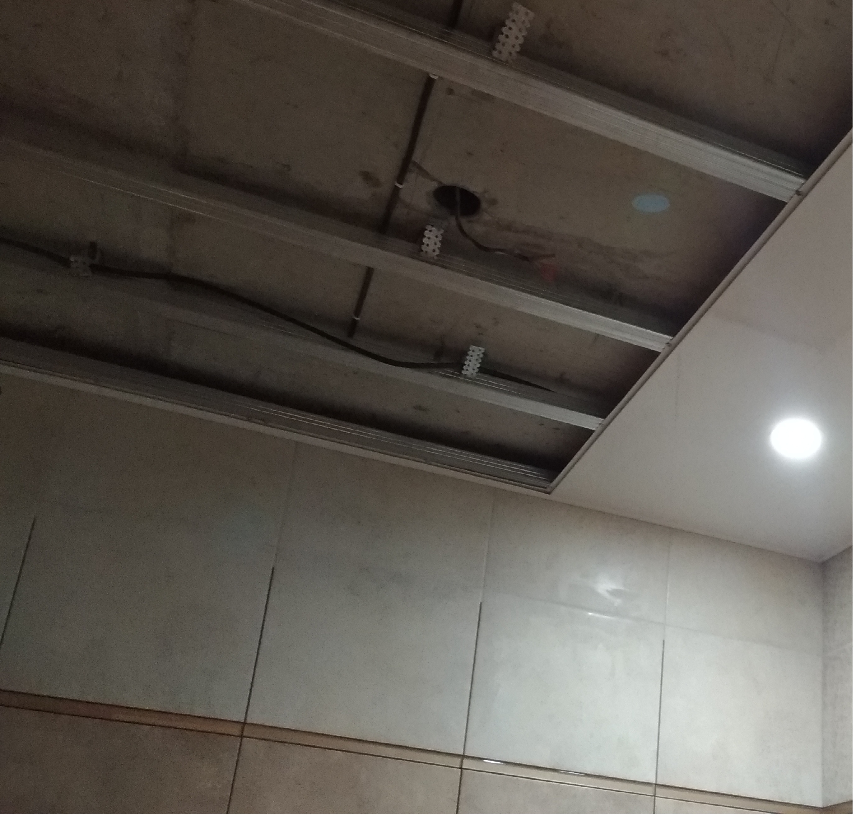 demontierbaren Decken in Wohnungen