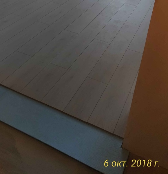 Verlegen von Unterlagen für Laminat