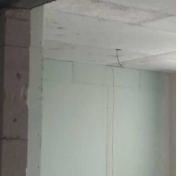 Abbau einer Böschung in einer Wohnung