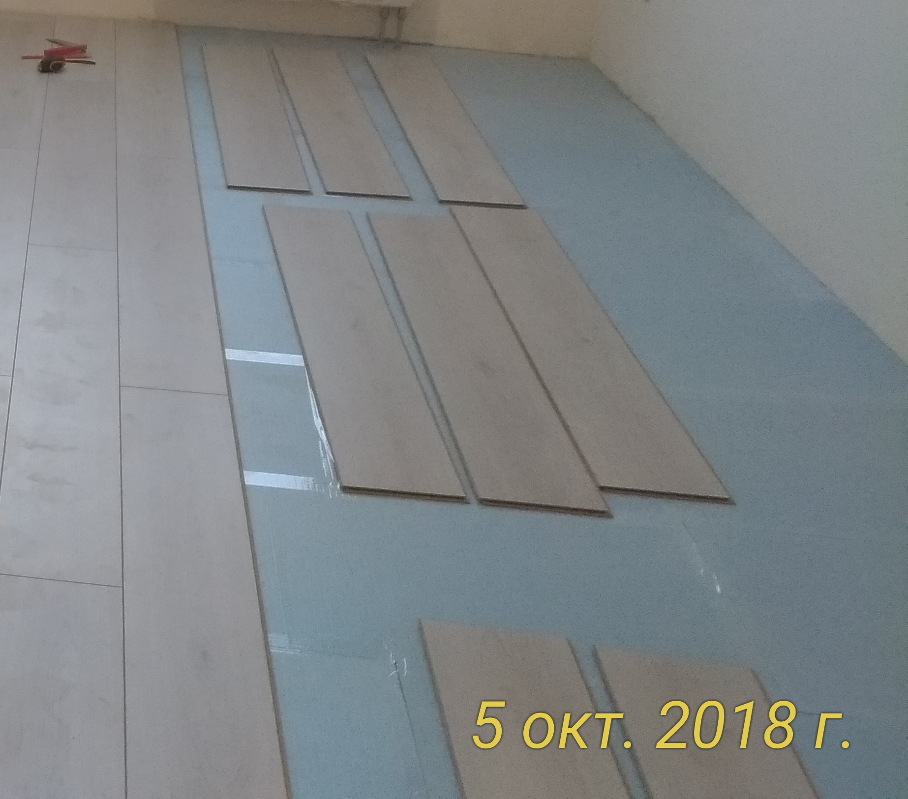 demontierenden Bodenbelags